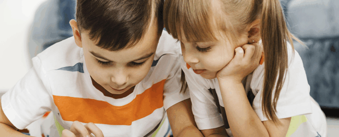 Pantallas en niños y cómo afecta al lenguaje